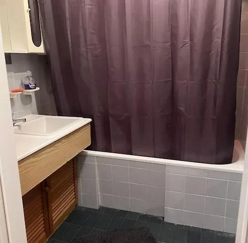 Ruhige In Naehe Flughafen 아파트 슈베하트